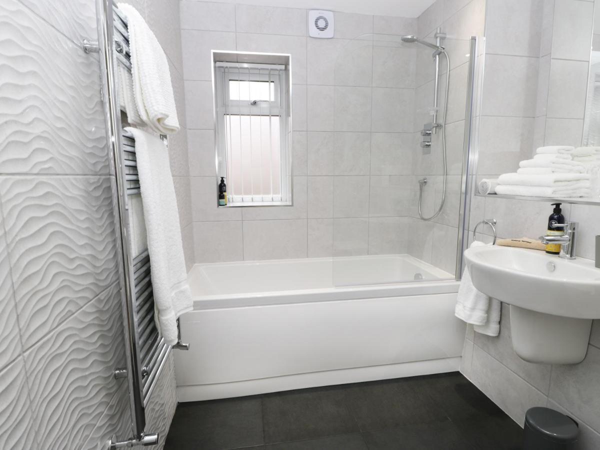 The Office Gardens, Apartment 1 ويتبي المظهر الخارجي الصورة